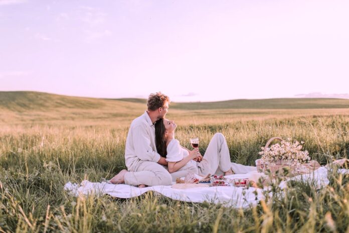 Date Night Ideas Summer: 80 Summer Date Ideas for Couples